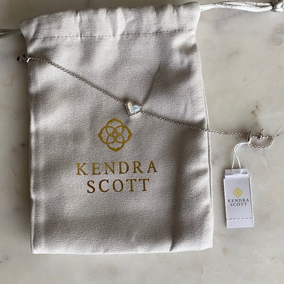 Ari Heart Silver Chain Bracelet In Ivory Mother-Of pearl - Picture 2 of 10